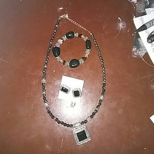 Black and silver jewelry set